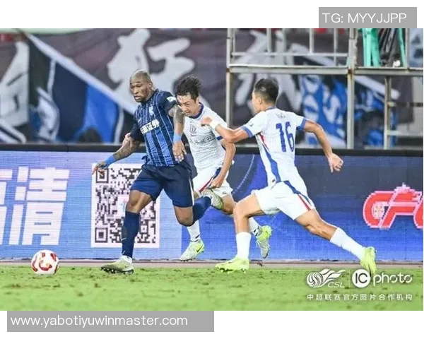 徐江批评路易斯泼脏水行为不当表达对申花的支持与立场 徐江批评路易斯泼脏水行为不当表达对申花的支持与立场