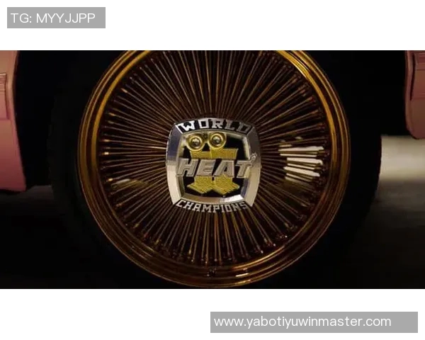 迈克米勒致敬两连冠将爱车改装为詹姆斯迈阿密配色球鞋主题款式